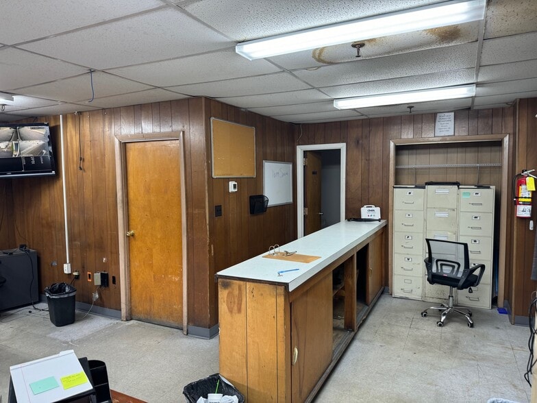 More Photos Of 126 Booker St, Warner Robins Warehouse For Sale
