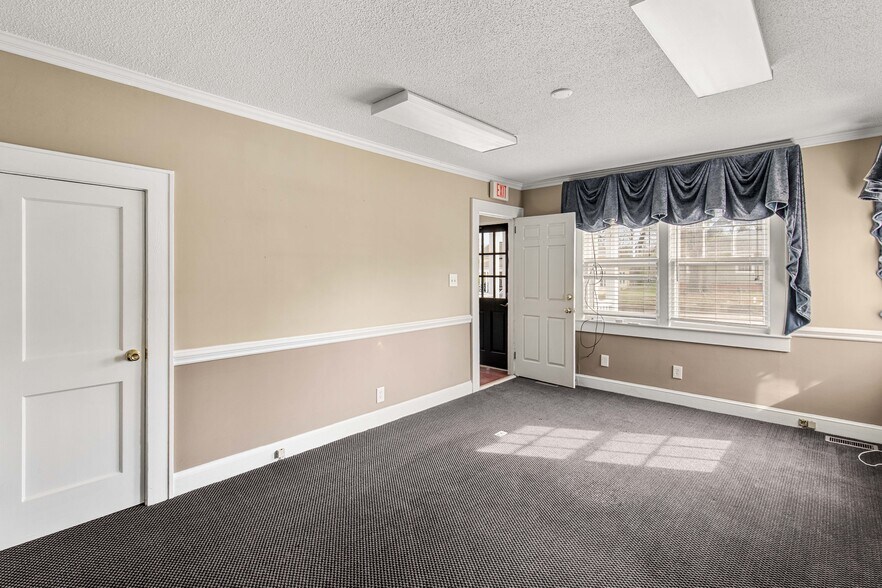 More Photos Of 302 N White St, Lancaster Office For Sale