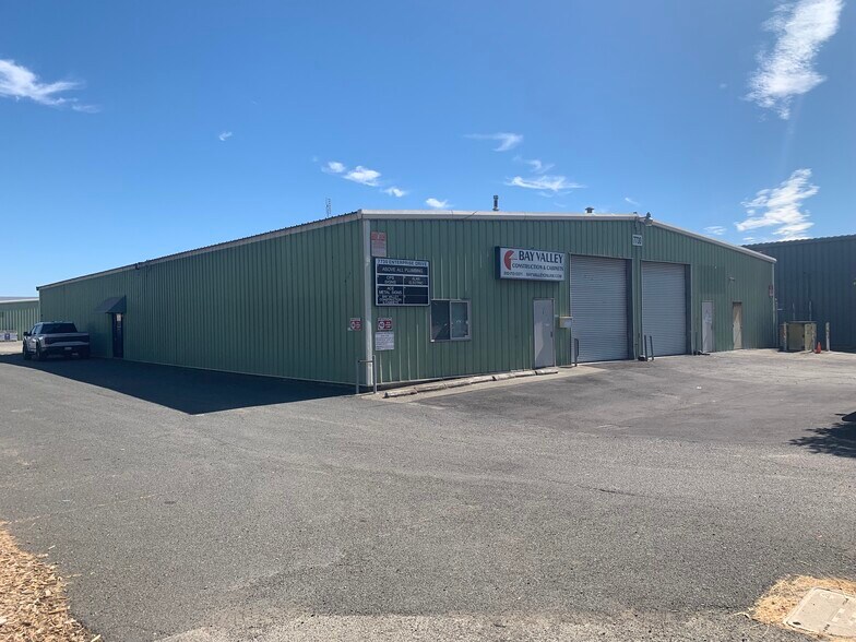 More Photos Of 7730 Enterprise Dr, Newark Warehouse For Lease