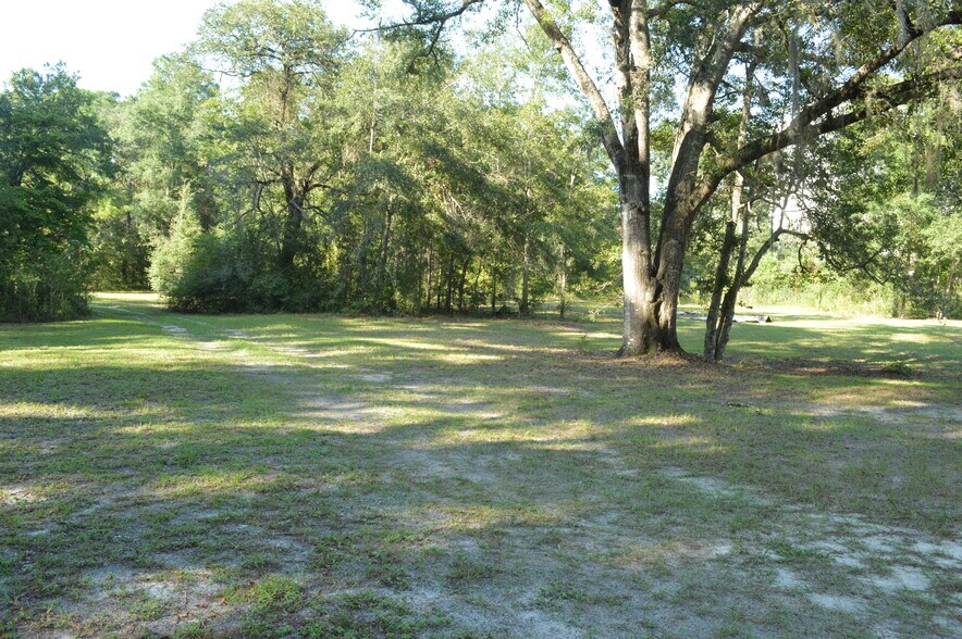 More Photos Of 165 Porsche Ln, Crawfordville Warehouse For Sale