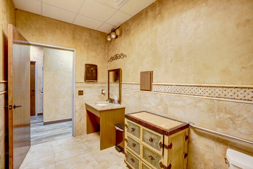 More Photos Of 7711 San Jacinto Pl, Plano Medical For Lease