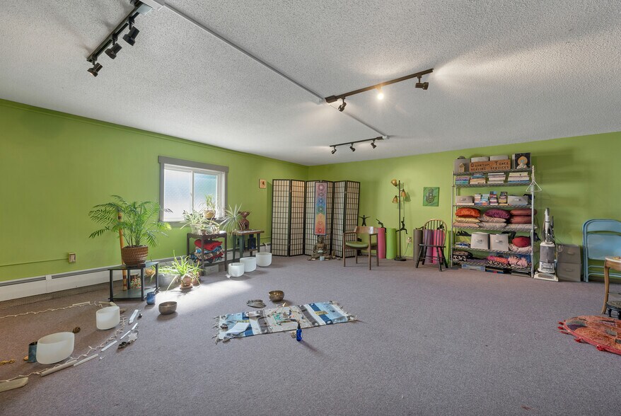 More Photos Of 55 Maynesboro St, Berlin Industrial For Sale