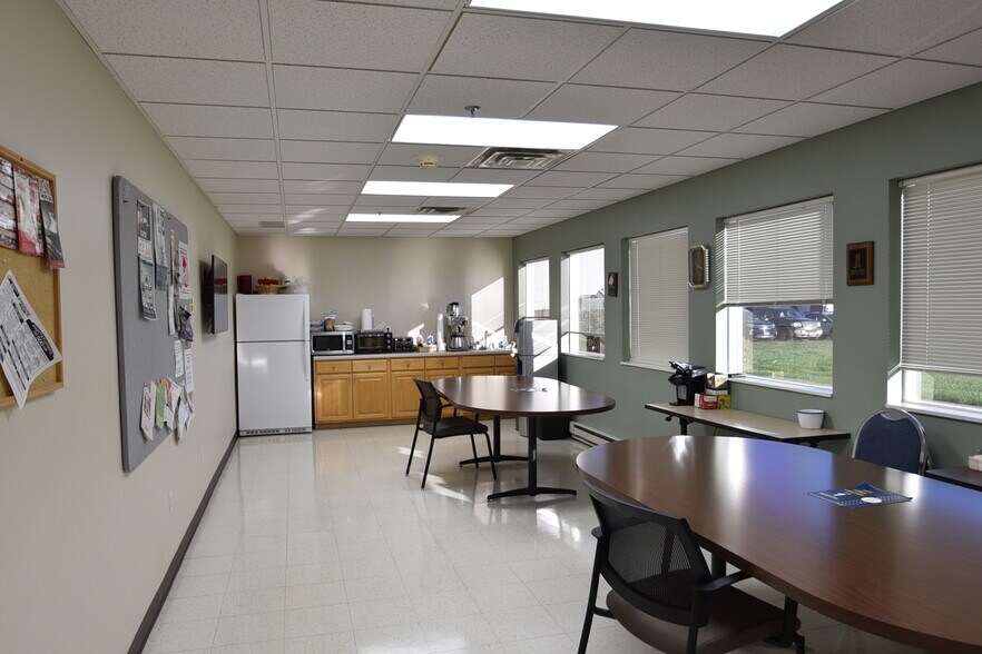 More Photos Of 1402 43rd St S, Fargo Office For Lease