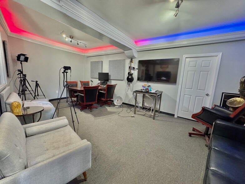 More Photos Of 120-124 Laurel Rd, East Northport Freestanding For Sale