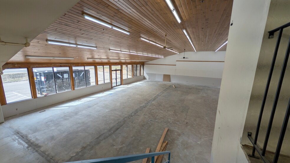 More Photos Of 3542 Shoreline Dr, Wayzata Freestanding For Lease