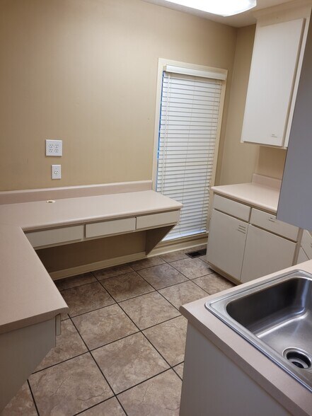 More Photos Of 1401 Dawson Rd, Albany Medical For Sale