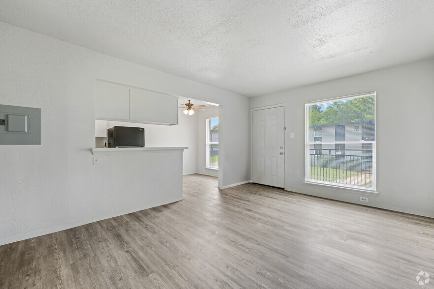 More Photos Of 717 S Green St, Longview Apartments For Sale