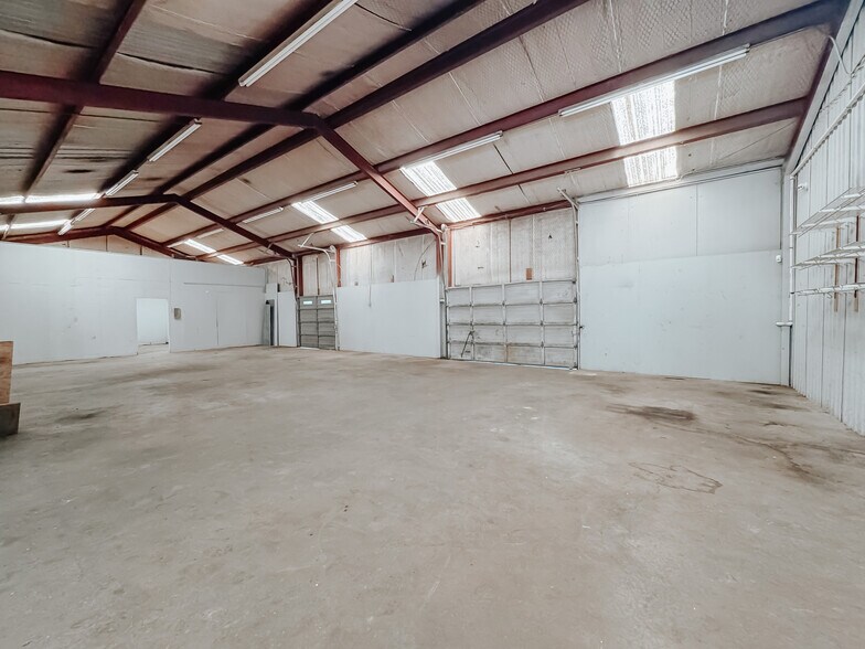 More Photos Of 932 Phife Rd, Corsicana Warehouse For Sale