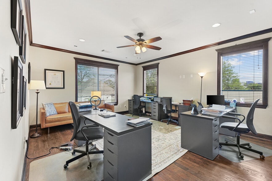 More Photos Of 112 W 4th St, Houston Office Residential For Sale
