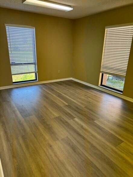 More Photos Of 5121 Ehrlich, Tampa Office For Lease