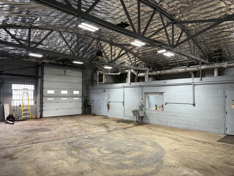 More Photos Of 7306 Central Park Ave, Skokie Industrial For Sale