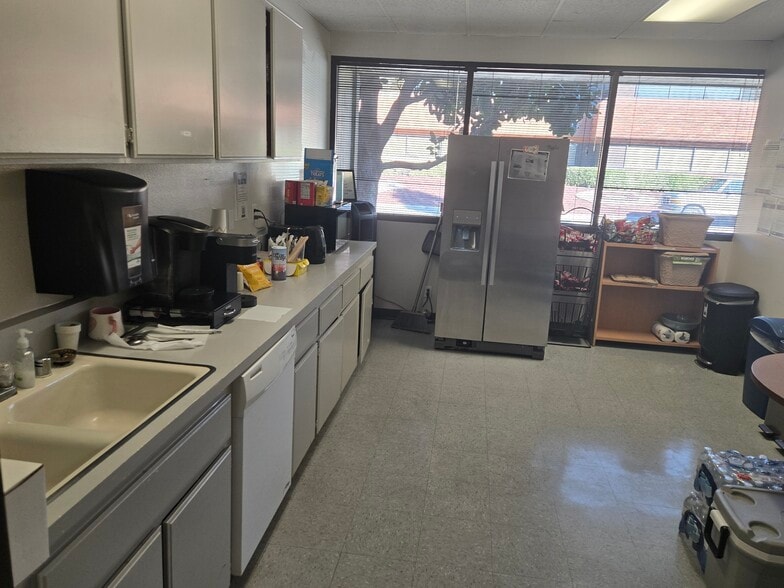 More Photos Of 845 S Oak Park Rd, Covina Office For Lease