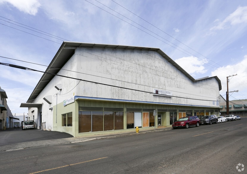 More Photos Of 926 Kohou St, Honolulu Warehouse For Lease