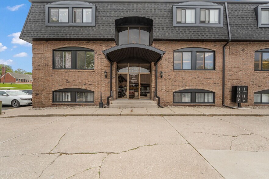 More Photos Of 250 N Main St, Crown Point Office For Sale
