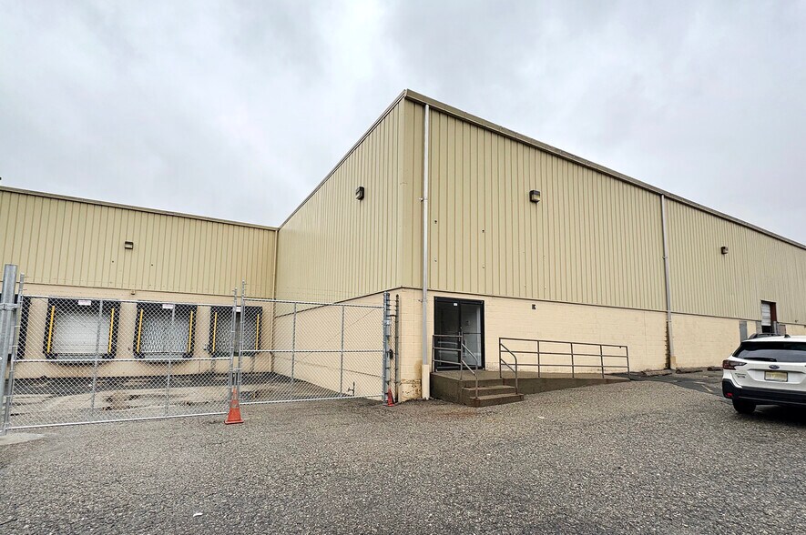 More Photos Of 900 S 2nd St, Harrison Warehouse For Lease