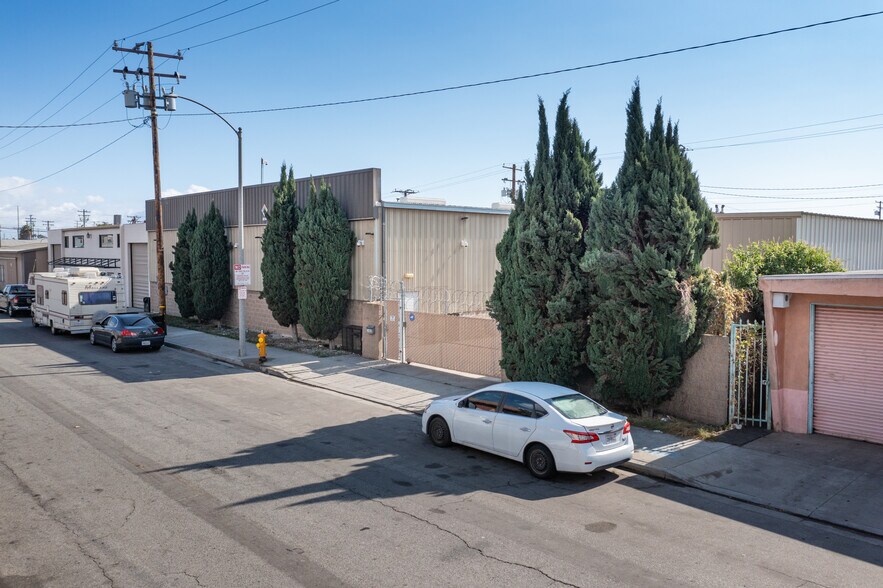 More Photos Of 1422 W Gaylord St, Long Beach Warehouse For Sale