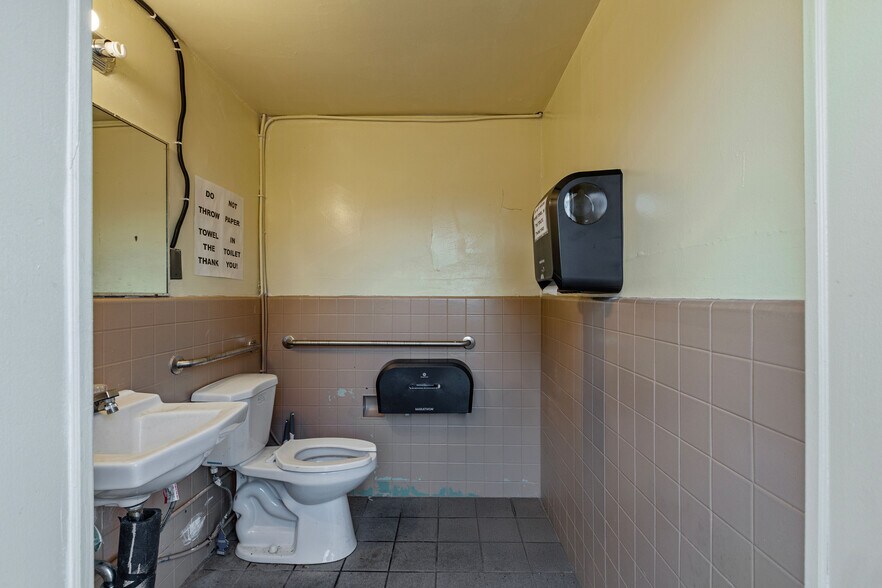 More Photos Of 741 N Cedar Crest Blvd, Allentown Service Station For Sale