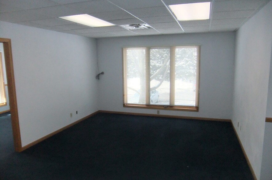 More Photos Of 1437 S Bell School Rd, Rockford Medical For Sale