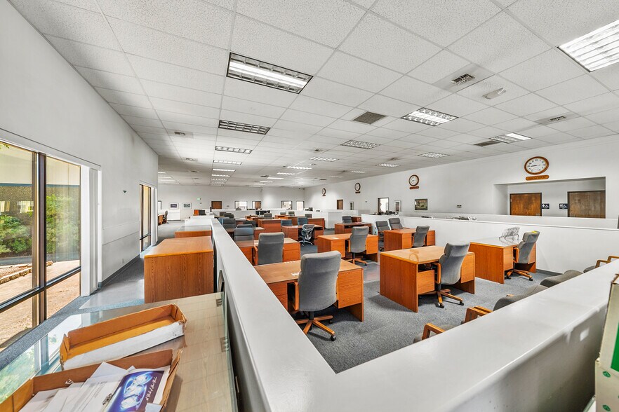 More Photos Of 2090 Commerce Dr, Medford Office For Lease