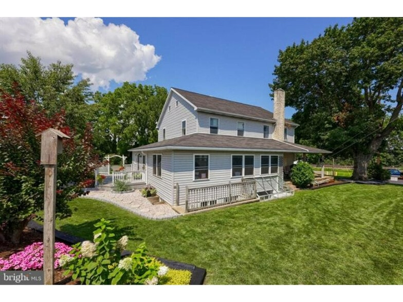 More Photos Of 240 Railroad Ave, Bird In Hand Flex For Sale