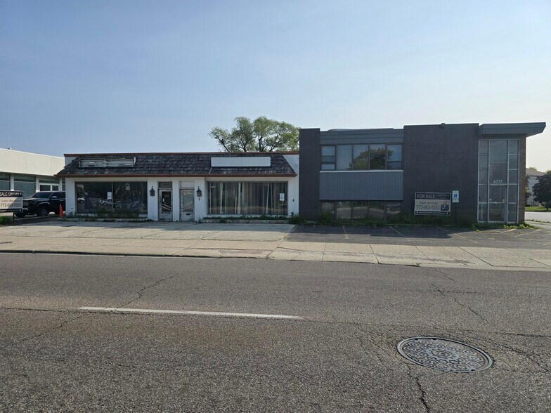 Primary Photo Of 6733 N Lincoln Ave, Lincolnwood Warehouse For Sale