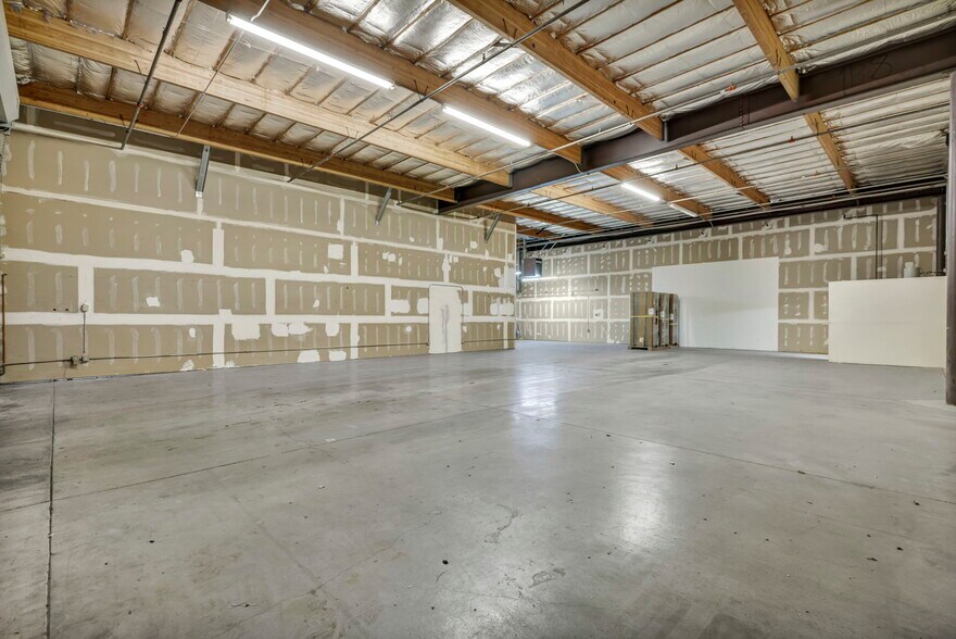 More Photos Of 2245 Meridian Blvd, Minden Showroom For Sale