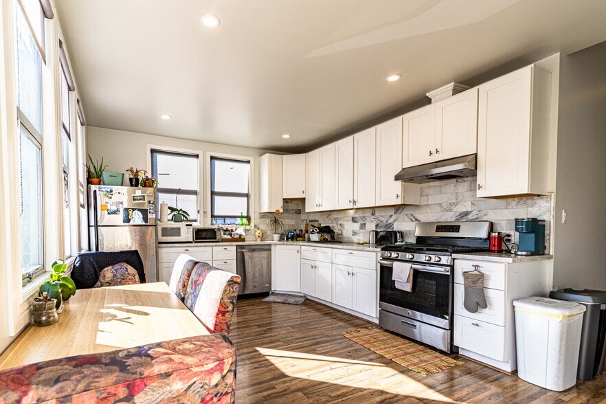 More Photos Of 2543-2545 24th St, San Francisco Storefront Retail Residential For Sale