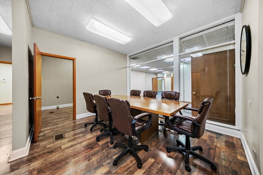 More Photos Of 5346 W 95th St, Oak Lawn Office For Sale