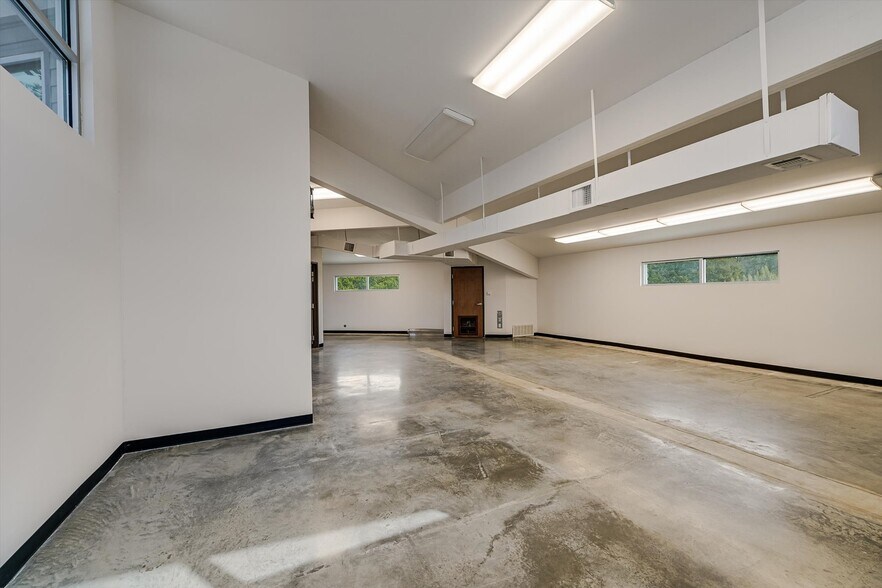 More Photos Of 15314 W State Highway 71, Bee Cave Office For Lease