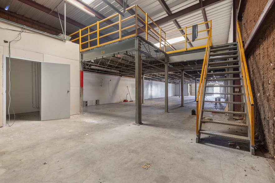 More Photos Of 49 Happy St, Killeen Warehouse For Lease