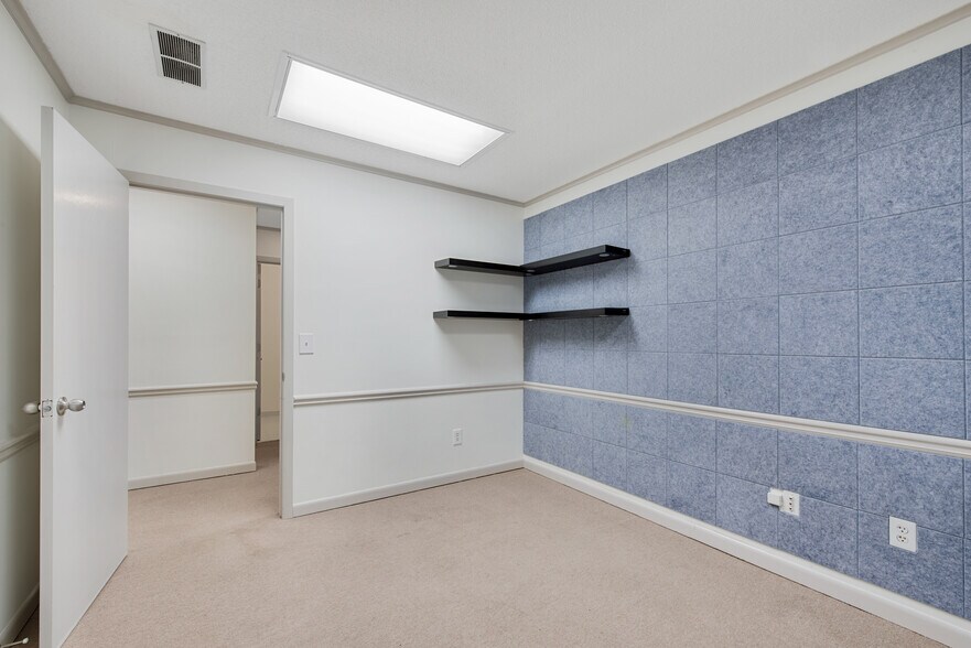 More Photos Of 11205 Alpharetta Hwy, Roswell Office Residential For Sale