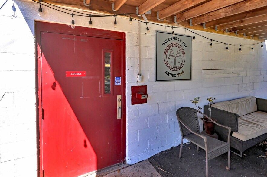 More Photos Of 560 Woodward Ave, New Haven Flex For Sale