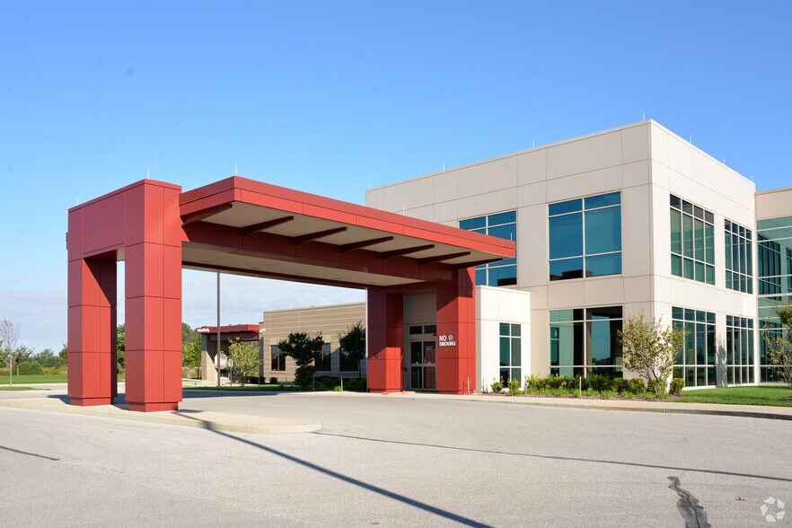 More Photos Of 7950 Ortho Ln, Brownsburg Medical For Lease