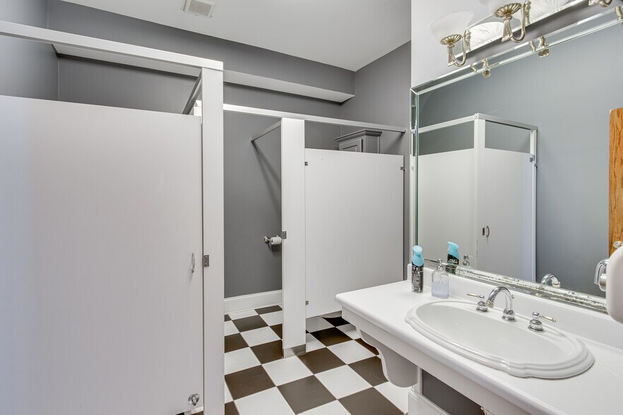 More Photos Of 55 Scott St, Buford Office For Lease