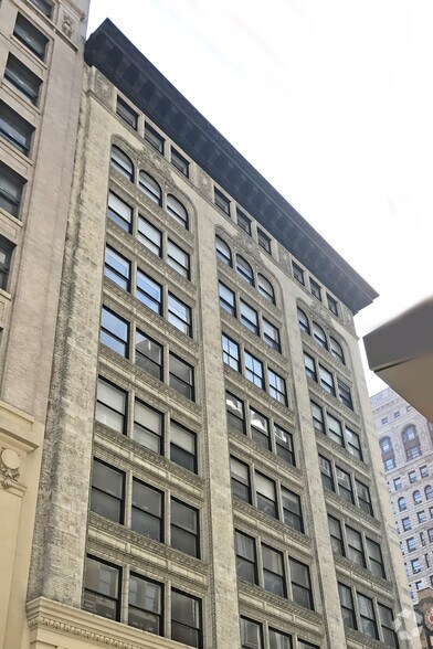 More Photos Of 3-7 W 22nd St, New York Office For Sale