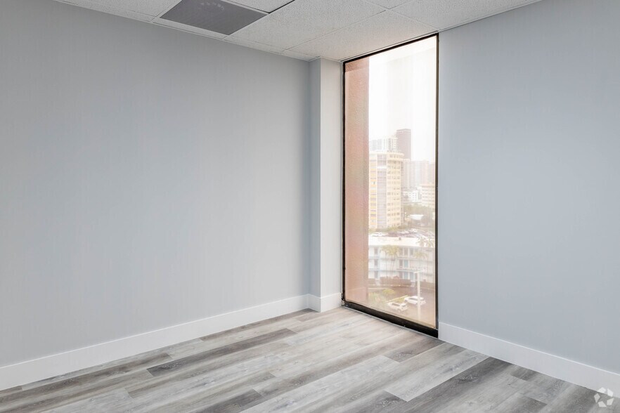 More Photos Of 2500 E Hallandale Beach Blvd, Hallandale Beach Office For Lease