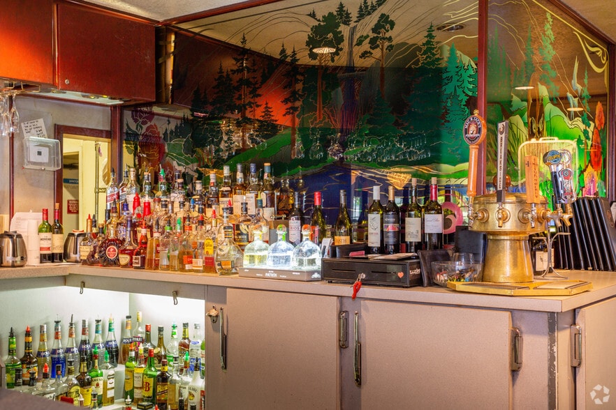 More Photos Of 11707 NE Airport Way, Portland Hotel For Lease