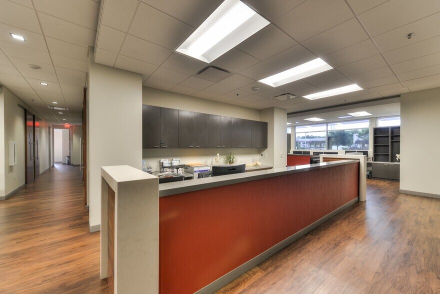 More Photos Of 4611 Centerview, San Antonio Medical For Sale