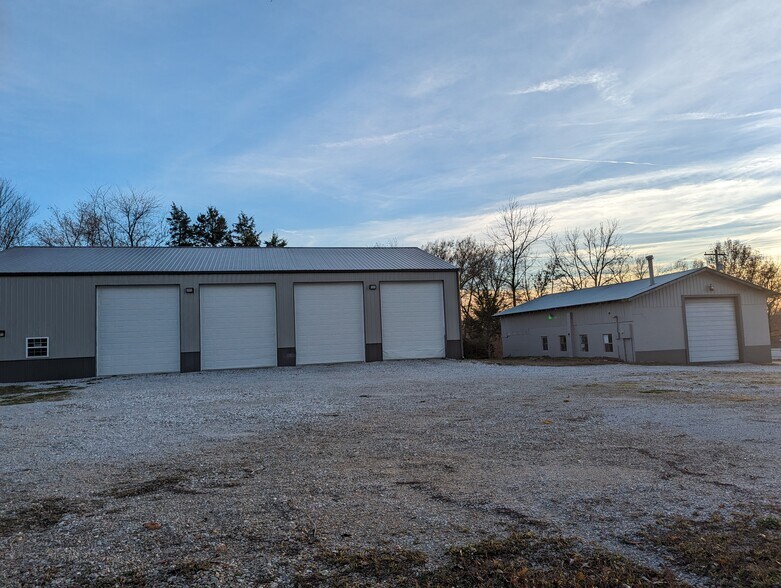 More Photos Of 516 S Main St, Nixa Service For Sale