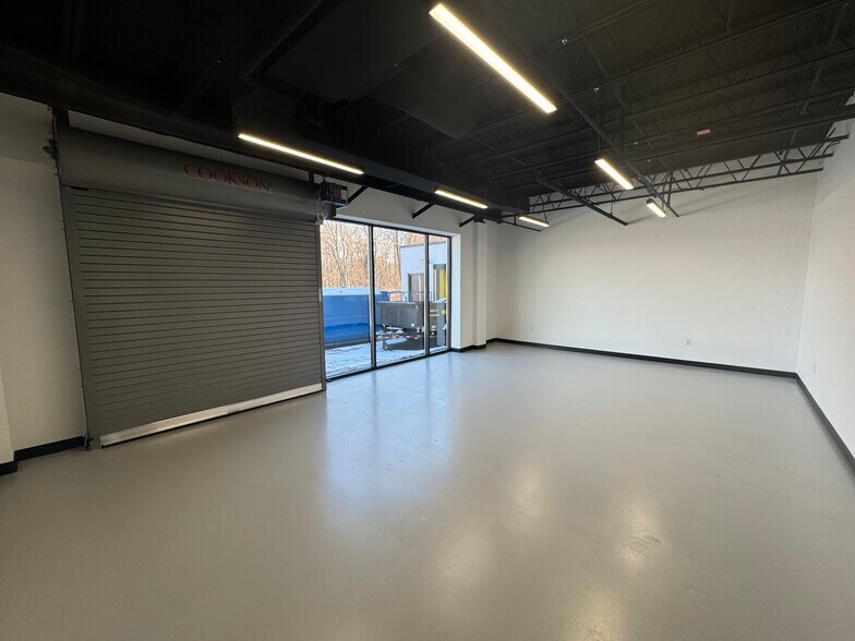 More Photos Of 118 Turnpike Rd, Southborough Office For Lease