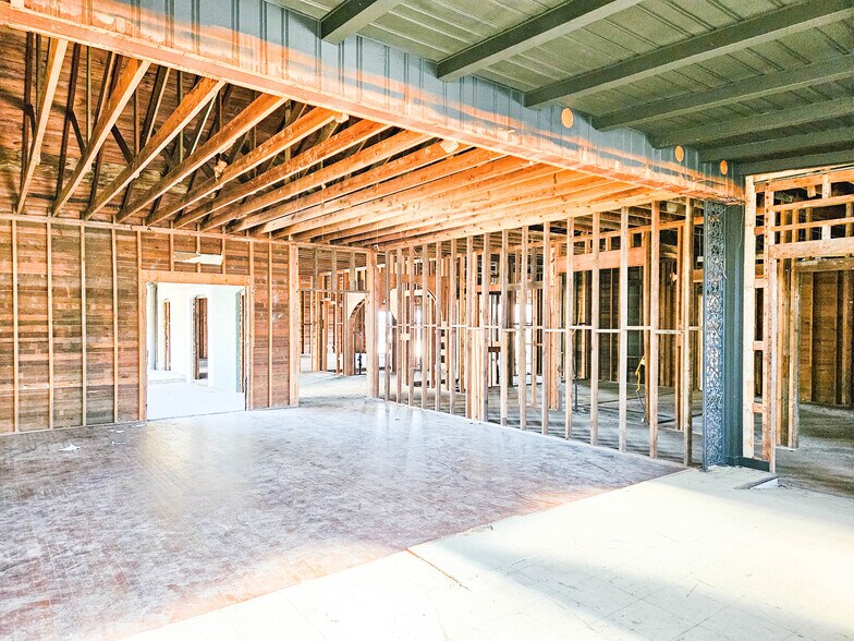 More Photos Of 716 Main St, Garland Office For Lease