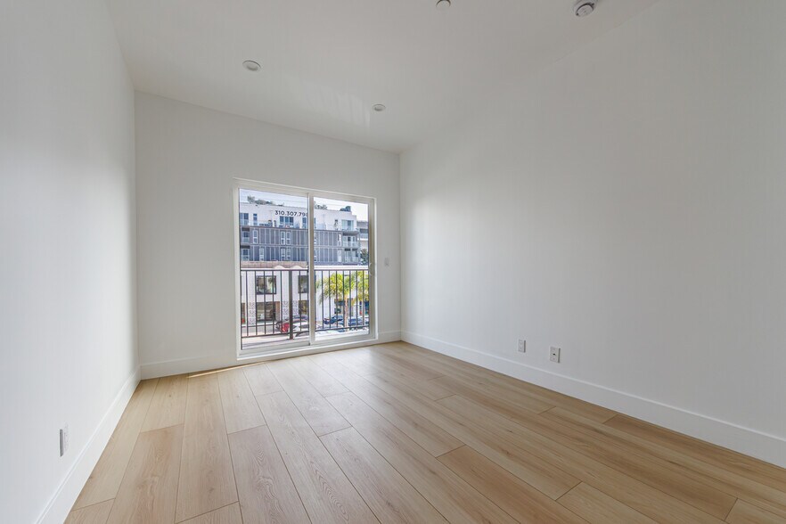 More Photos Of 13461 Beach Ave, Marina Del Rey Multifamily For Sale