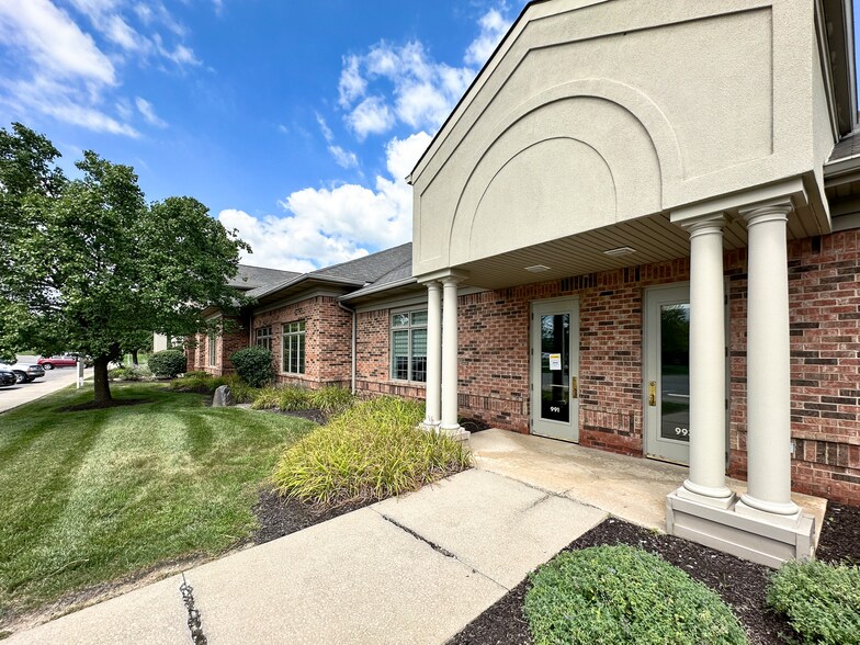 More Photos Of 901 Chestnut Hills Pky, Fort Wayne Office For Sale