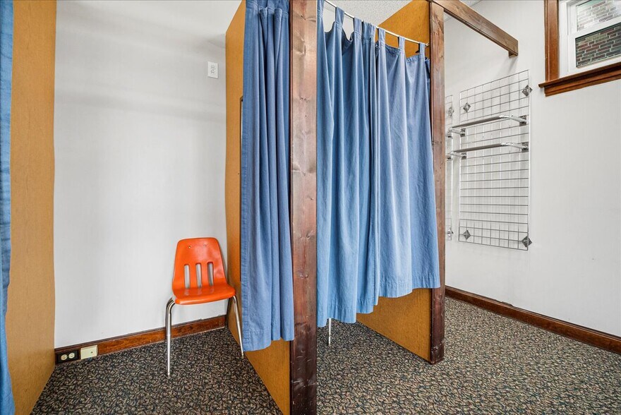 More Photos Of 8700 Gravois Rd, Saint Louis Storefront Retail Residential For Sale