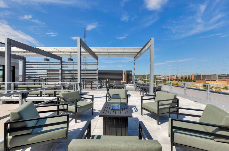 More Photos Of 220 SW 9th St, Des Moines Office For Lease