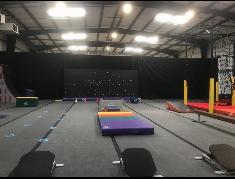 More Photos Of 250 Commonwealth Ave, Bristol Health Club For Lease