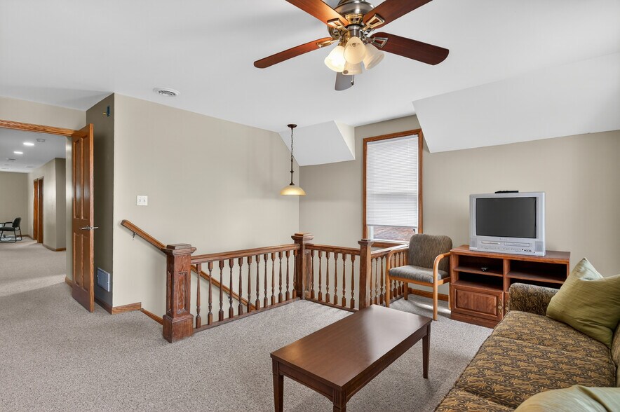 More Photos Of 175 2nd St, Belleville Office For Sale