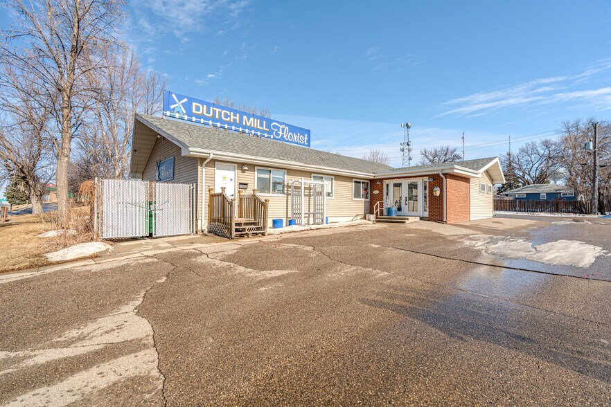 More Photos Of 1731 N 13th St, Bismarck General Retail For Sale