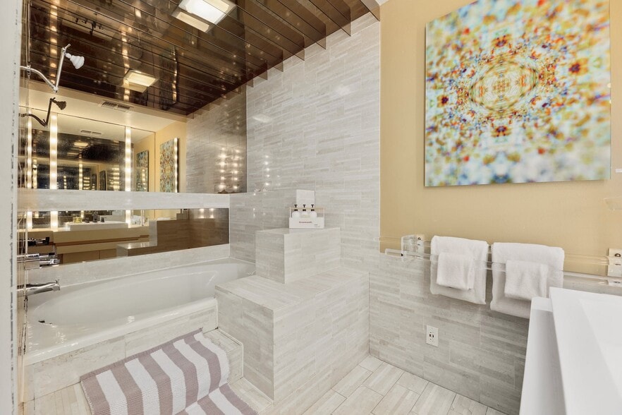 More Photos Of 410 E 6th St, Austin Loft Creative Space For Lease