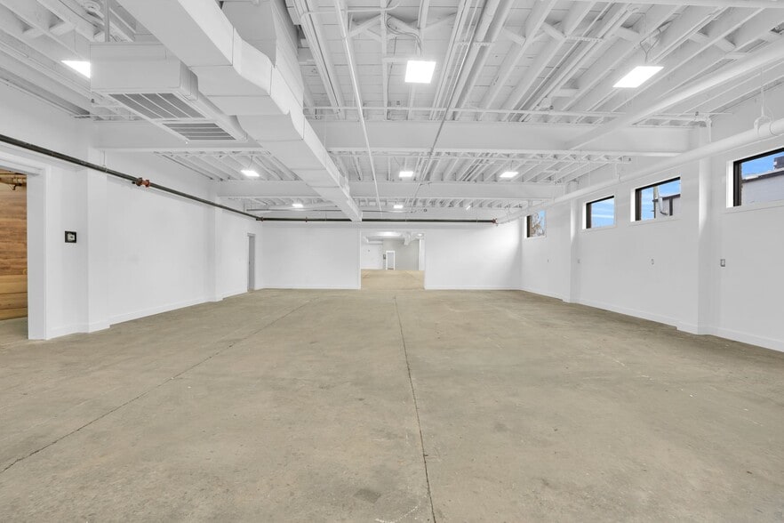 More Photos Of 1109 E Ozark Ave, Gastonia Warehouse For Lease